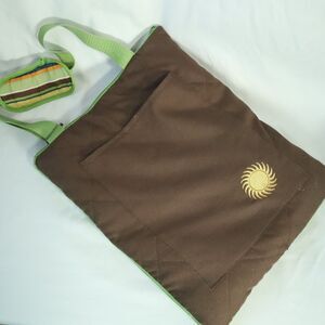 Travel/Picnic/Beach Blanket Tote Bag Extra Large Zip Close 14"x18" closed Adjust